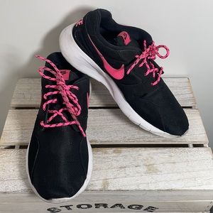 COPY - Nike Kaishi Black & Pink Sneaker